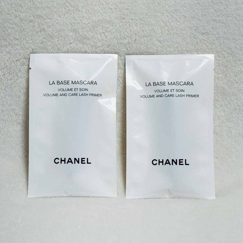 CHANEL LA BASE MASCARA
VOLUME ET SOIN
VOLUME AND CARE LASH PRIMER